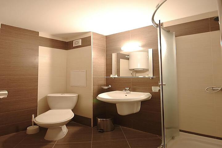 Room 3 of 8