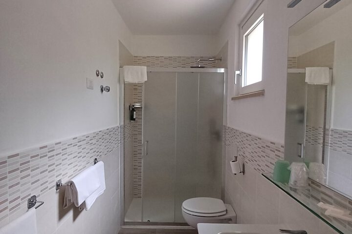 Room 16 of 33