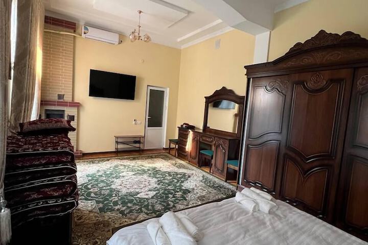 Room 10 of 17