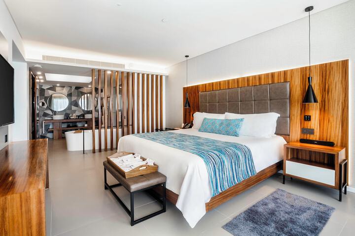Room 16 of 122