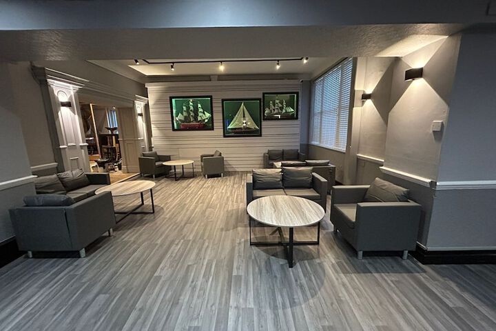 Lounge 80 of 89