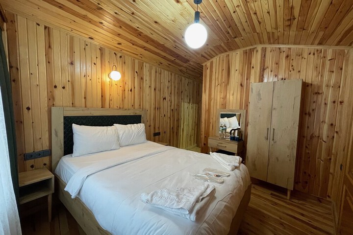 Room 38 of 100
