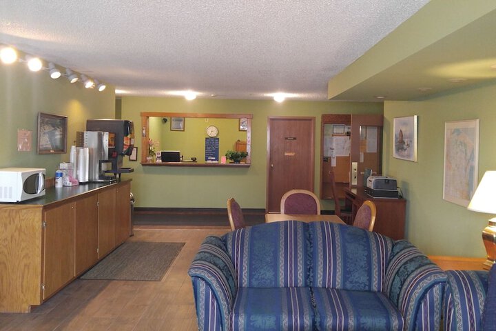 Check-in/check-out kiosk