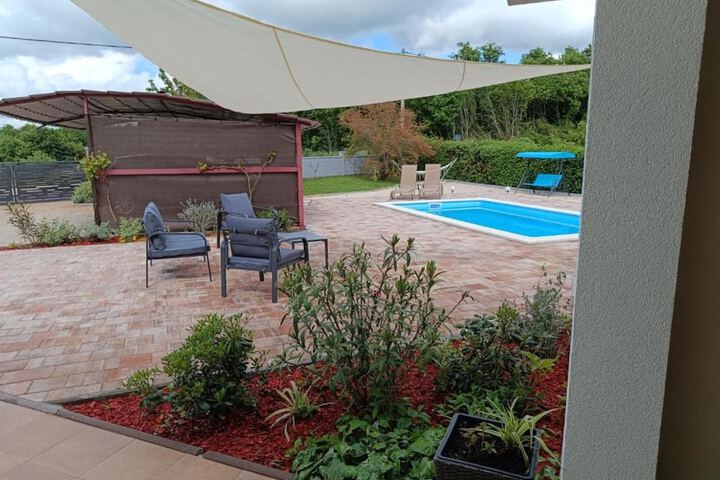Pool 37 of 49