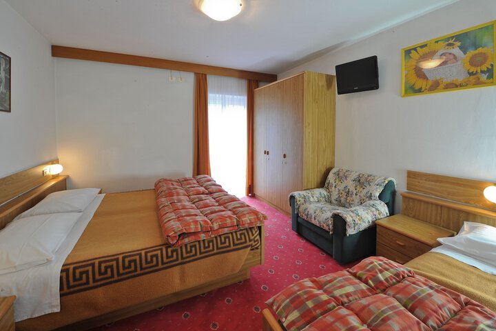 Room 6 of 22