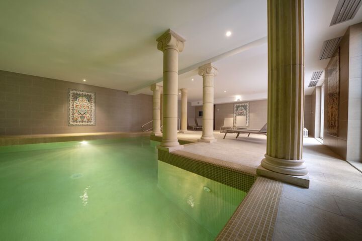 Pool Hotel