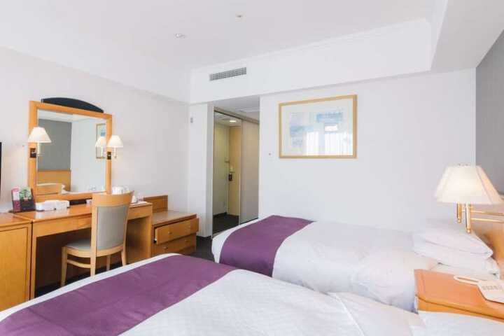 Room 12 of 39