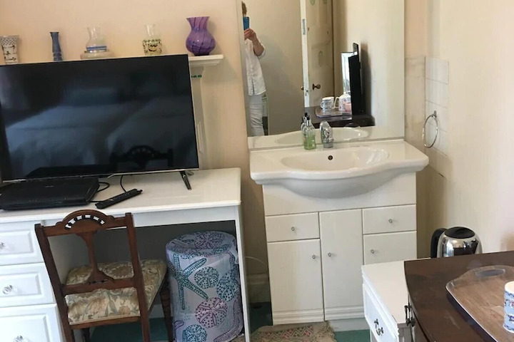Room 10 of 10