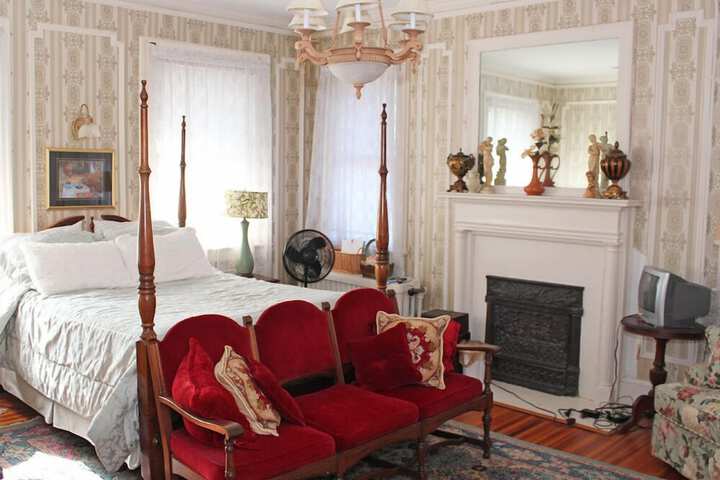 Room 4 of 13