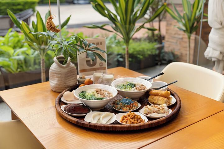 Dining 62 of 79