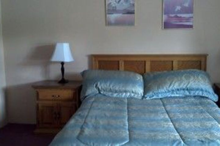 Room 7 of 12