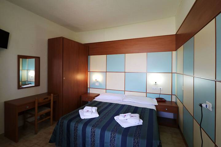 Room 44 of 150