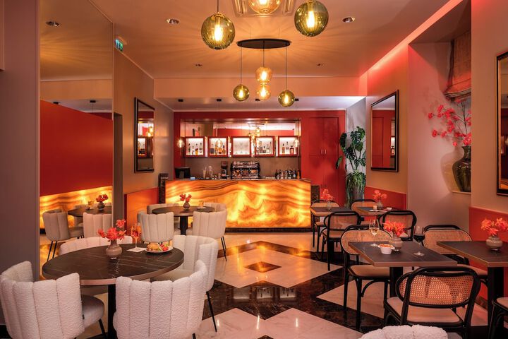 Lounge 57 of 77
