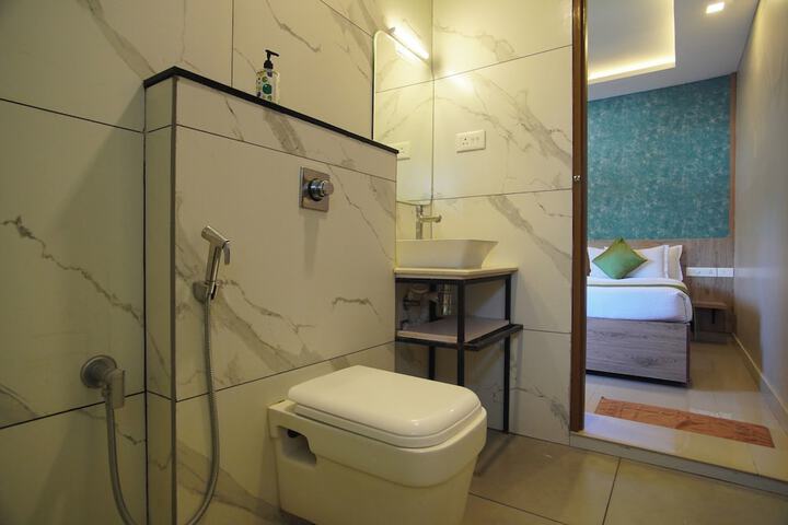 Room 16 of 19