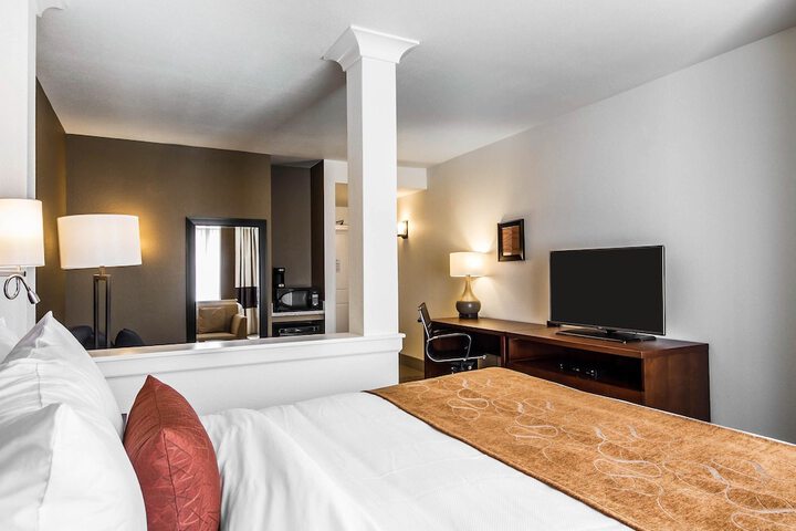 Suite 2 Double Beds Accessible (7 of 8)