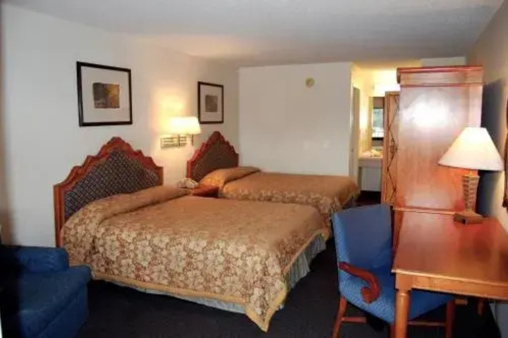 Room 2 of 10