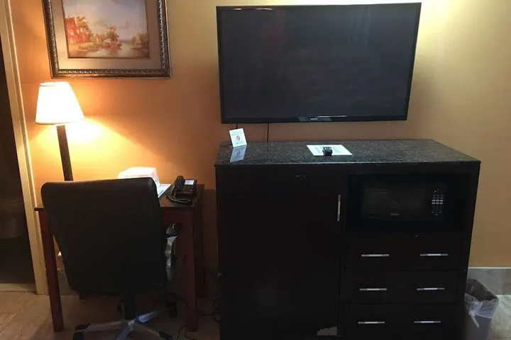 Room 5 of 17