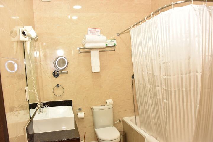 Room 5 of 17