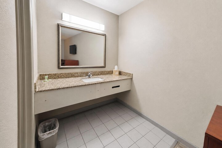 Room 15 of 22