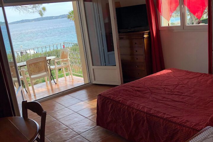 Room 6 of 40