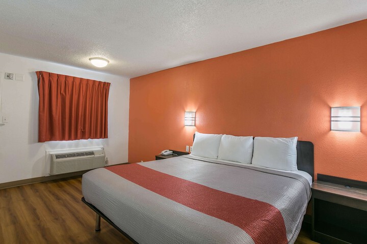 Room 6 of 30