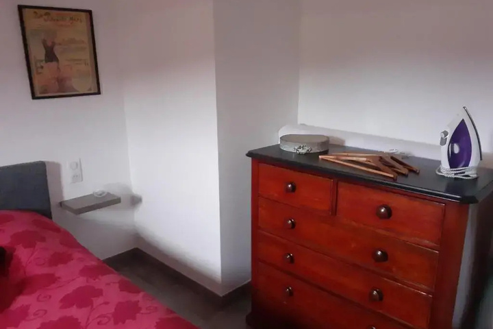 Room 4 of 11