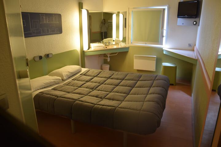 Room 6 of 14
