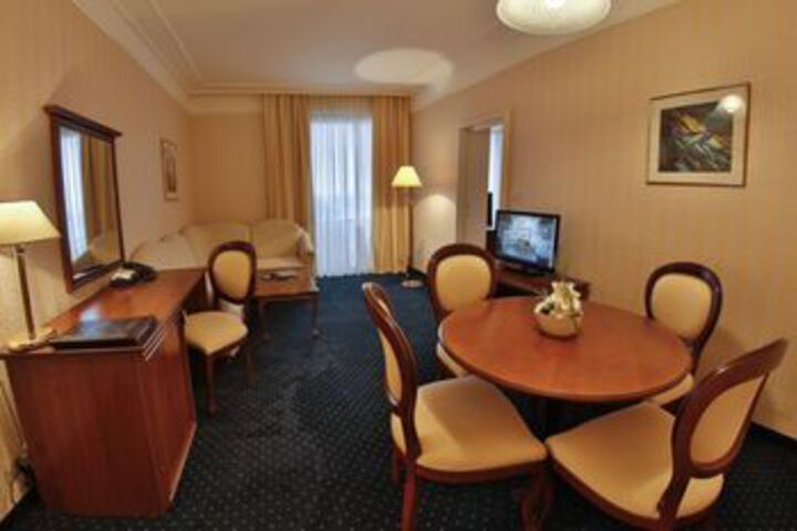 Room 19 of 38
