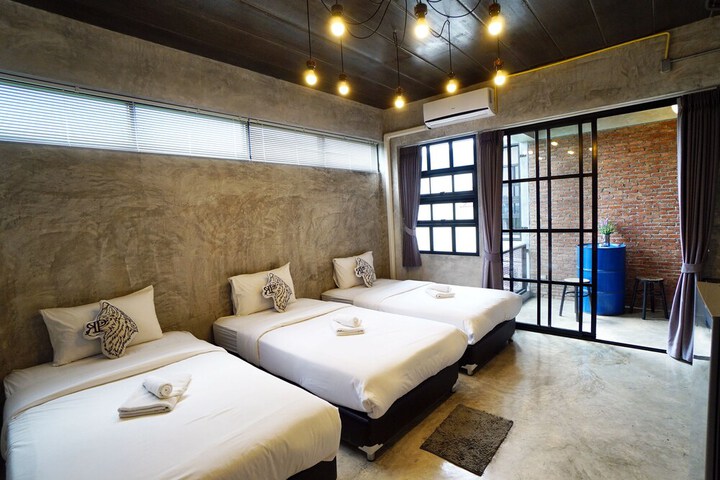 Room 2 of 36