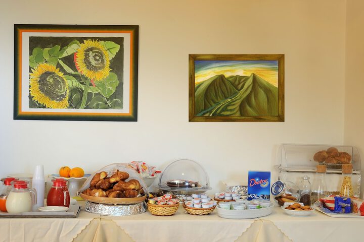 Breakfast/Coffee Service 20 of 35