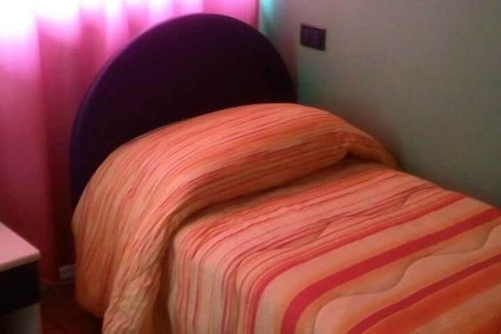 Room 6 of 20
