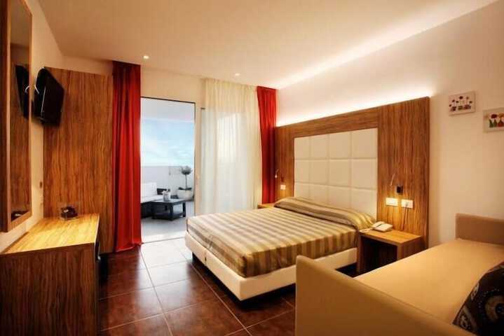 Room 4 of 47