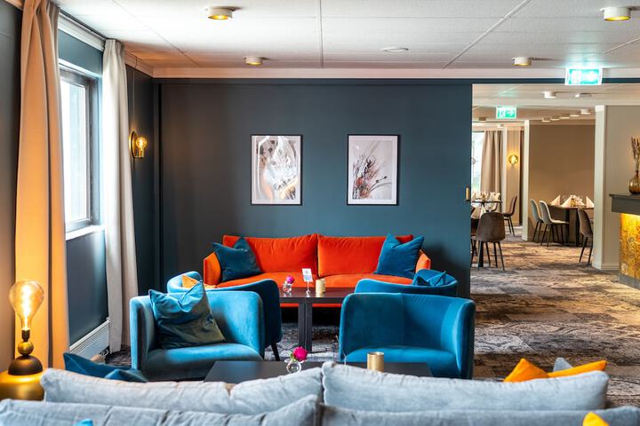 Guest Lobby