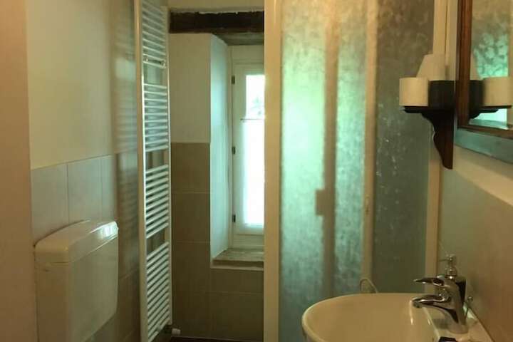 Room 6 of 11