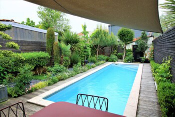 Pool 19 of 24