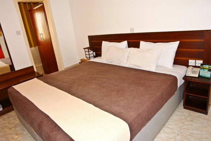 Room 3 of 10
