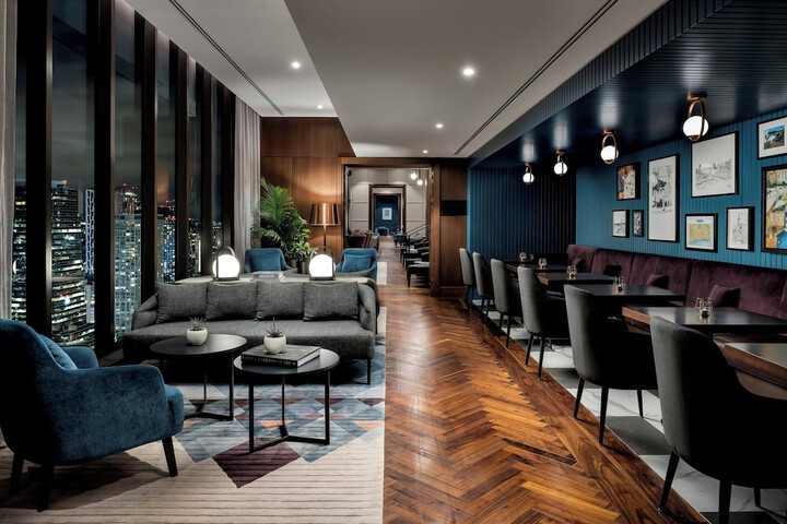 Lounge 75 of 120