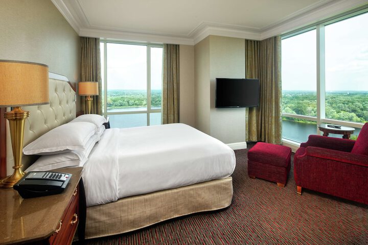 1 King Bed Lake View (6 of 69)