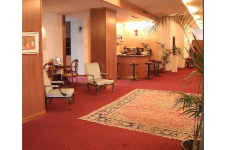Entrance & Lobby