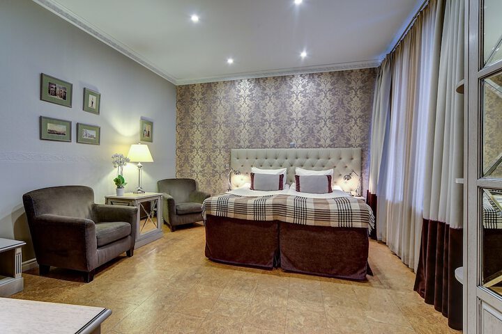 Room 27 of 120