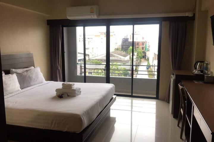 Room 16 of 32