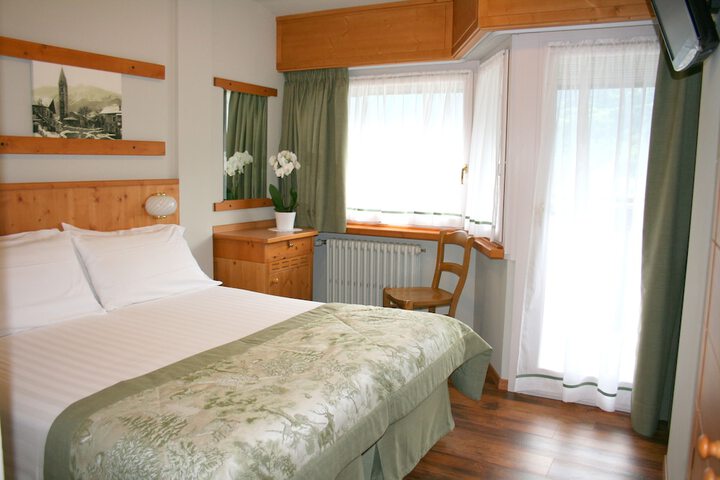 Room 4 of 32