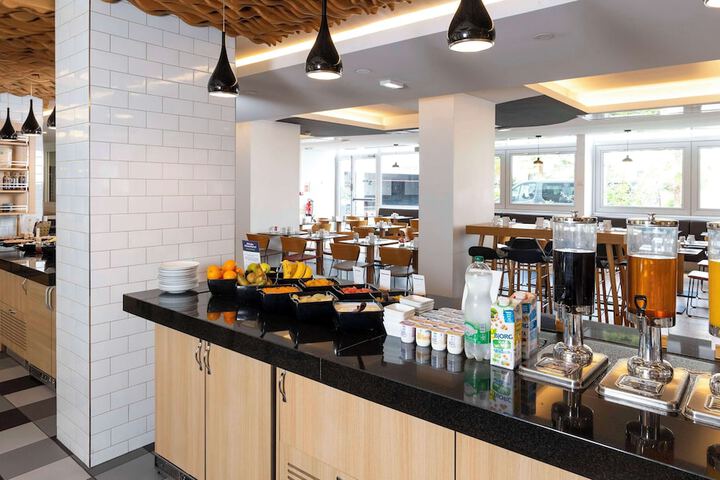 Breakfast/Coffee Service 44 of 80