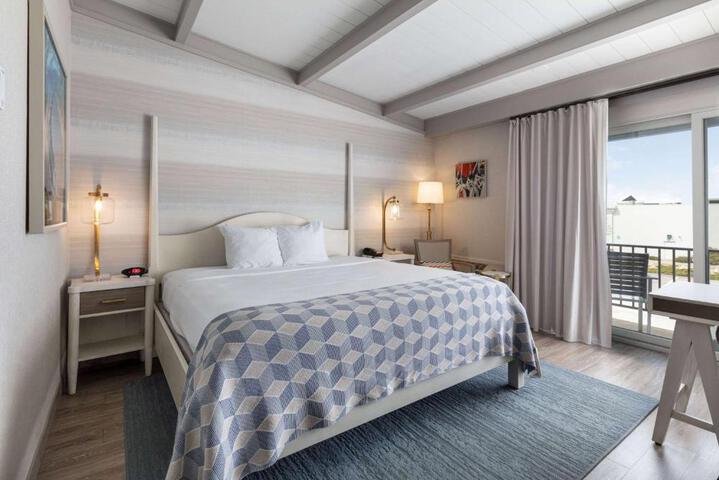 1 King Bed Deluxe Room (5 of 5)