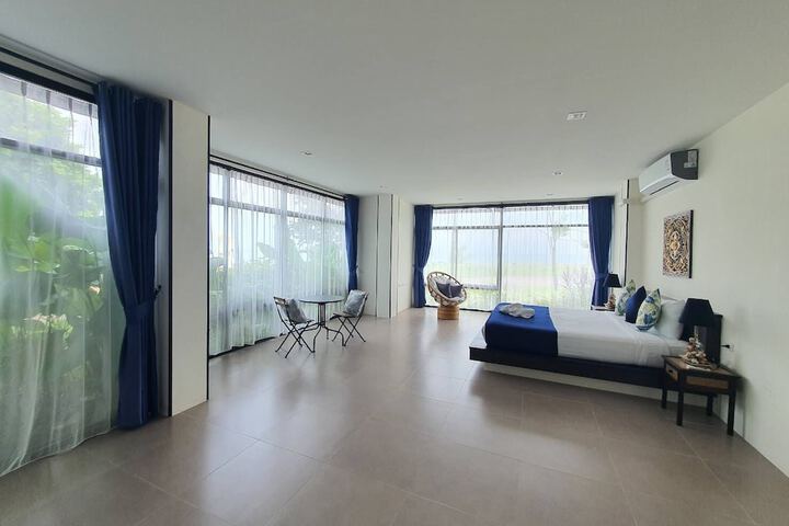 Room 25 of 107