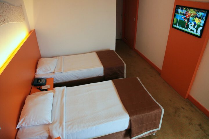 Room 7 of 27