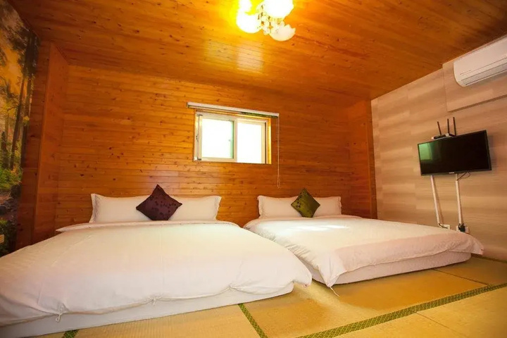 Room 3 of 10