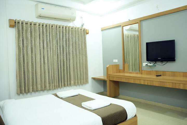 Room 13 of 42