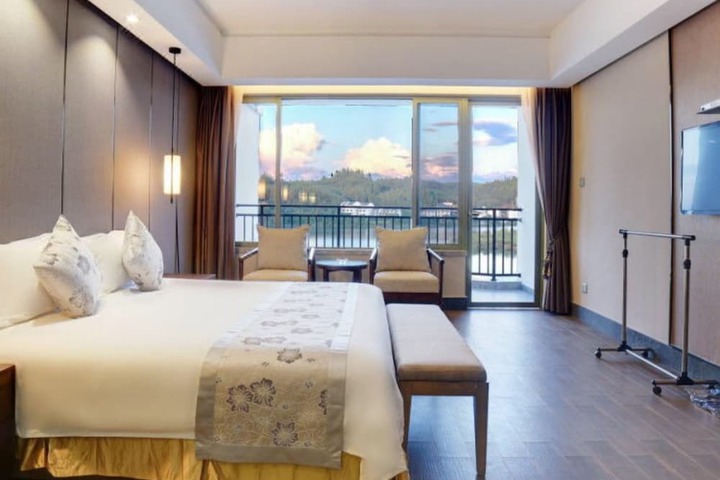 Room 15 of 18