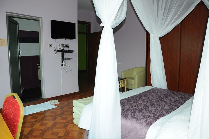 Room 16 of 115